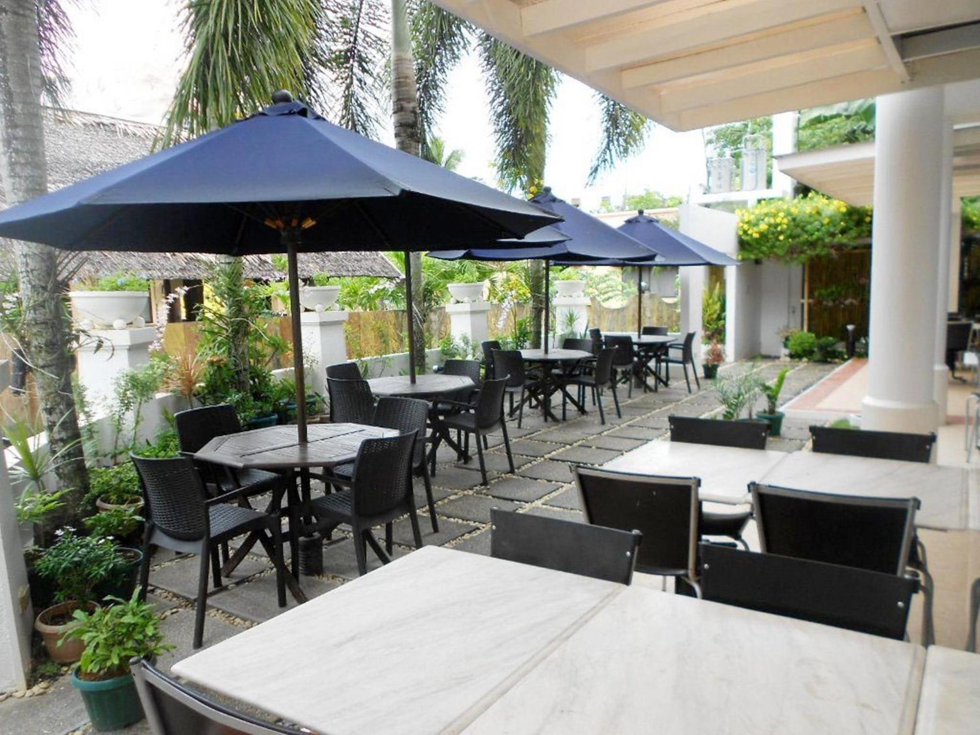 One Crescent Place Hotel Balabag  Zewnętrze zdjęcie