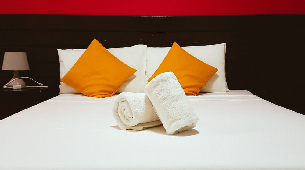 One Crescent Place Hotel Balabag  Zewnętrze zdjęcie