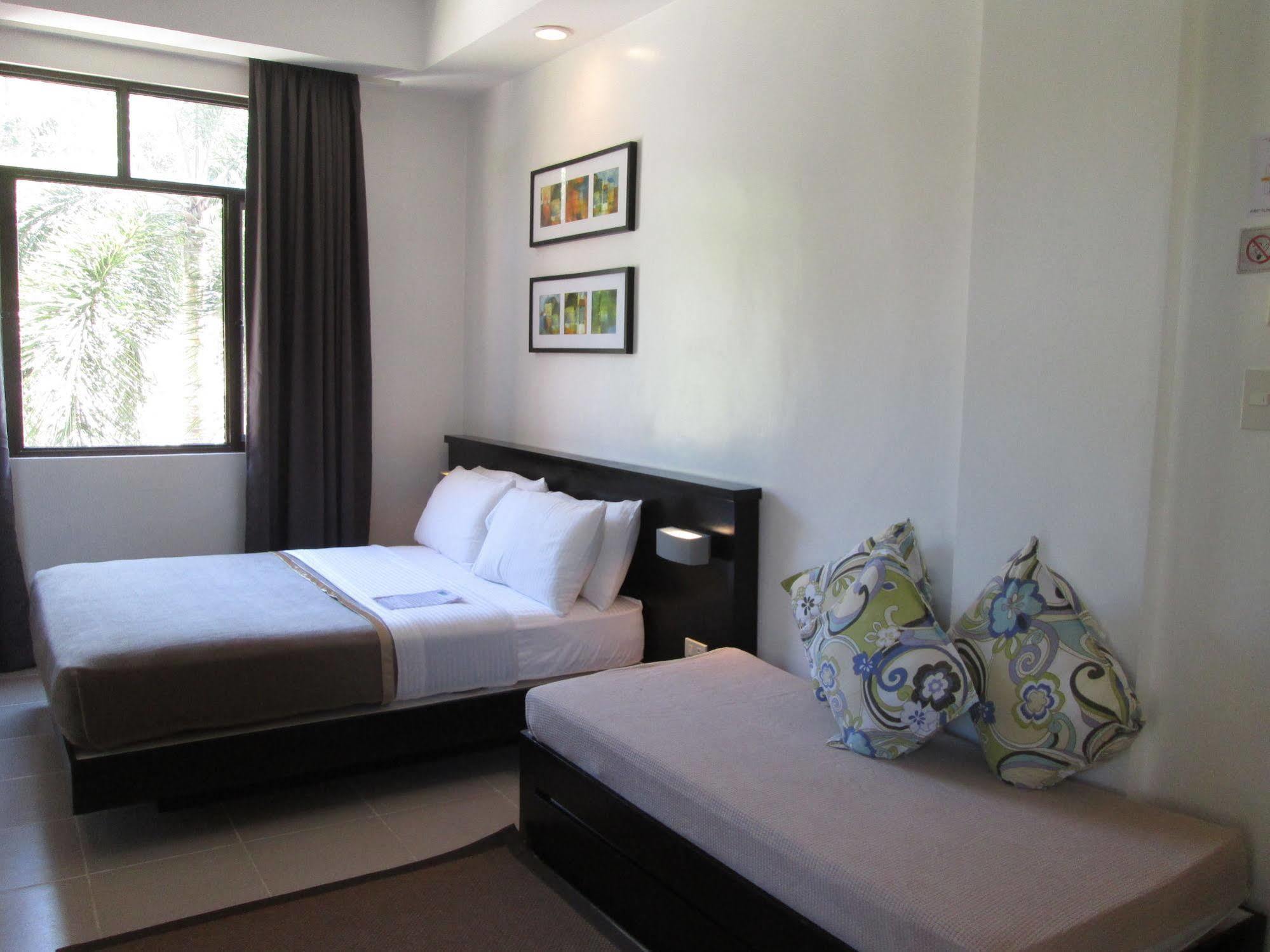 One Crescent Place Hotel Balabag  Zewnętrze zdjęcie
