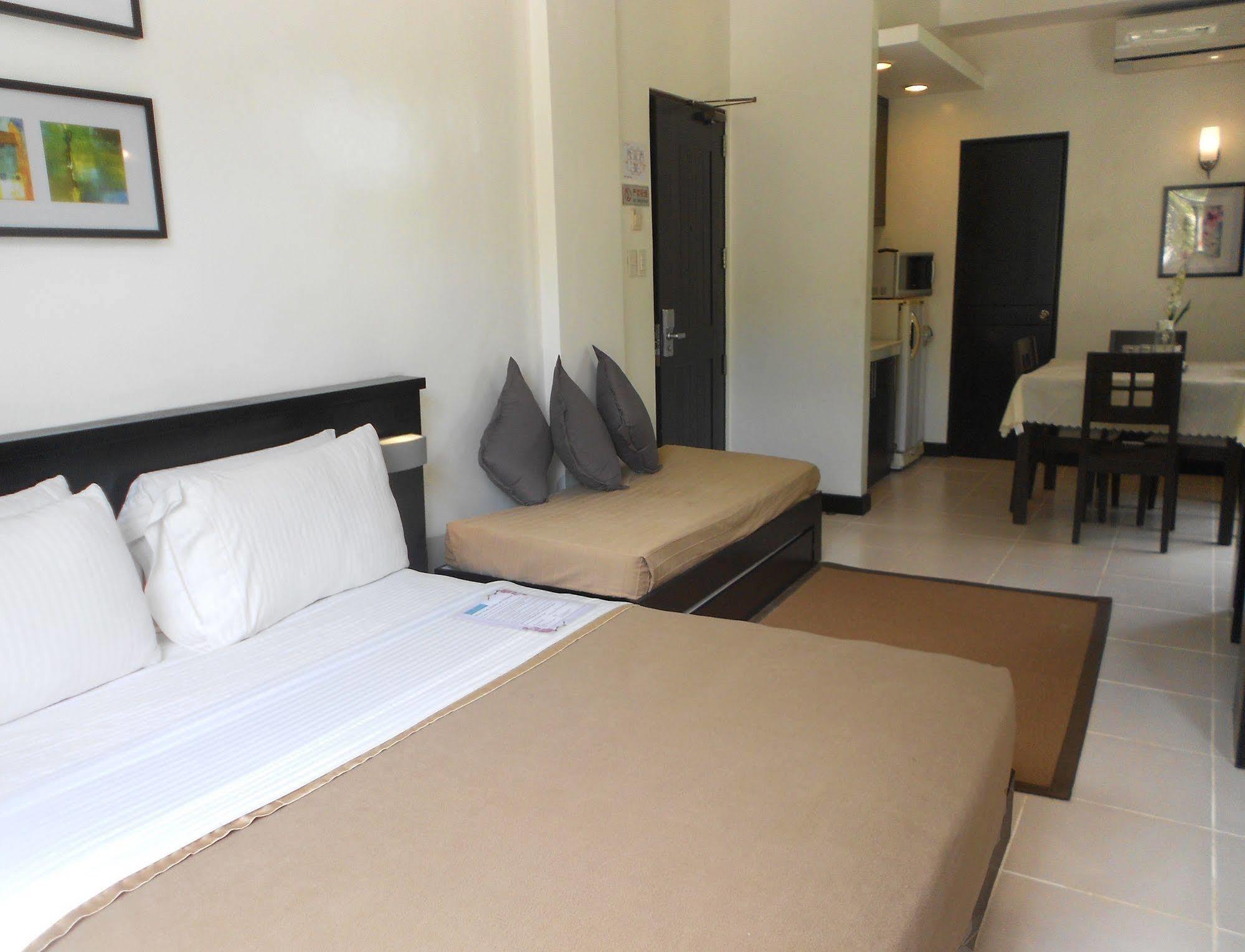 One Crescent Place Hotel Balabag  Zewnętrze zdjęcie