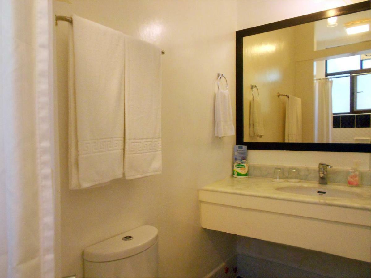 One Crescent Place Hotel Balabag  Zewnętrze zdjęcie