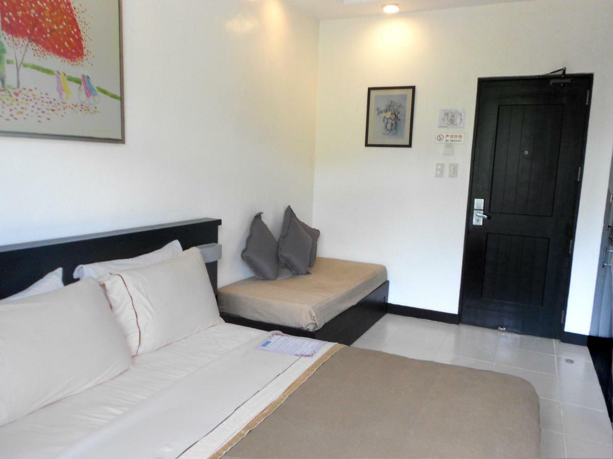 One Crescent Place Hotel Balabag  Zewnętrze zdjęcie