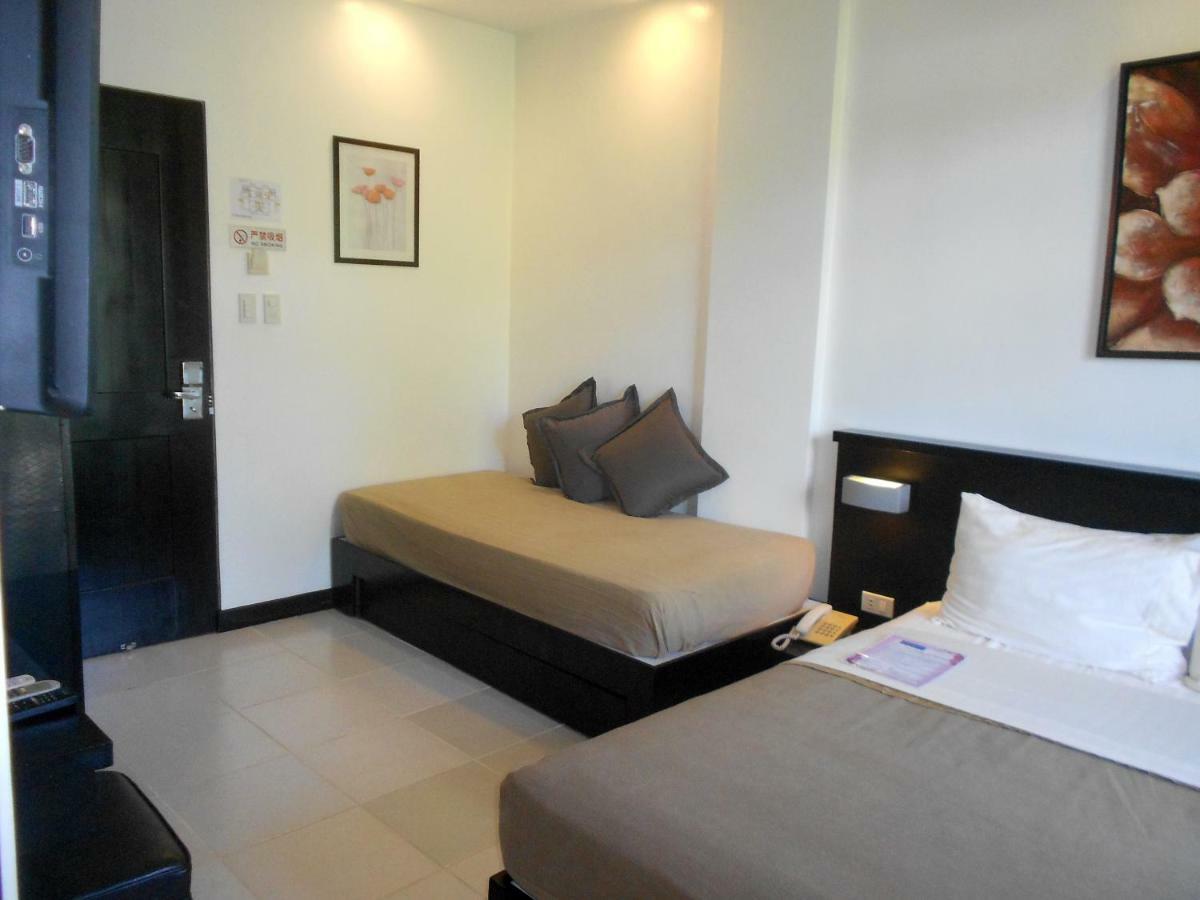 One Crescent Place Hotel Balabag  Zewnętrze zdjęcie