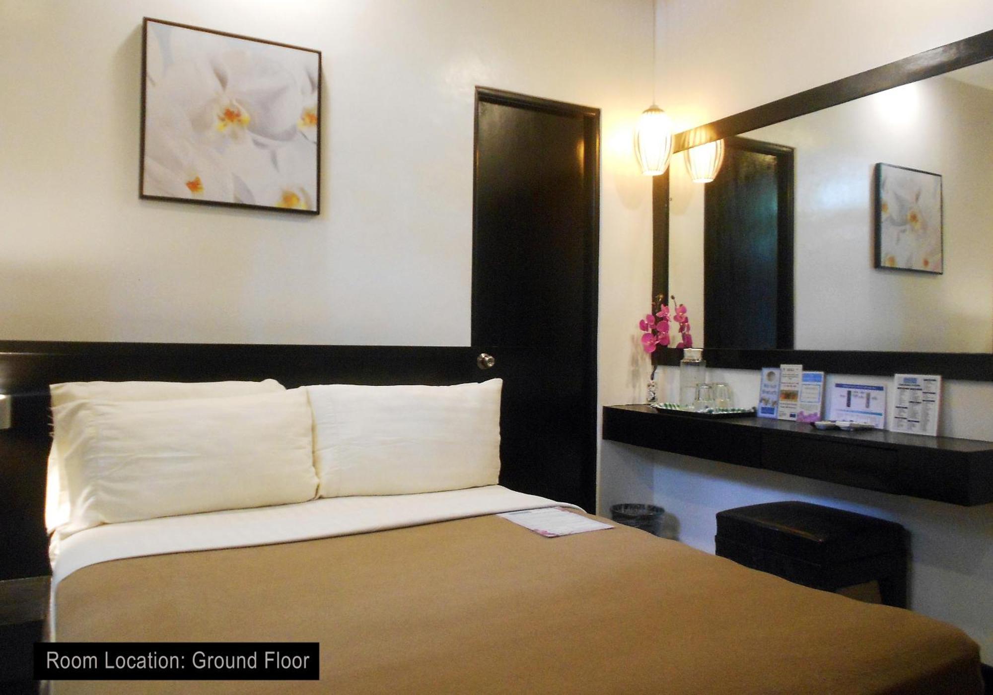 One Crescent Place Hotel Balabag  Zewnętrze zdjęcie