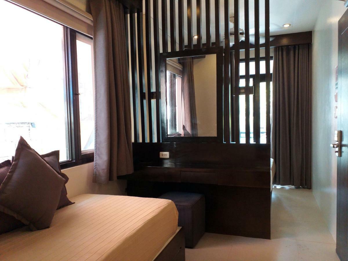 One Crescent Place Hotel Balabag  Zewnętrze zdjęcie