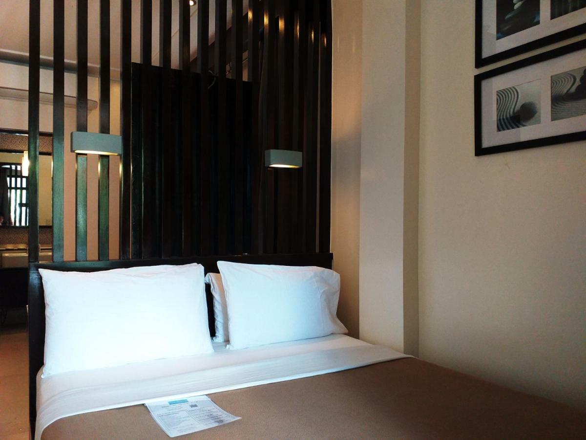 One Crescent Place Hotel Balabag  Zewnętrze zdjęcie