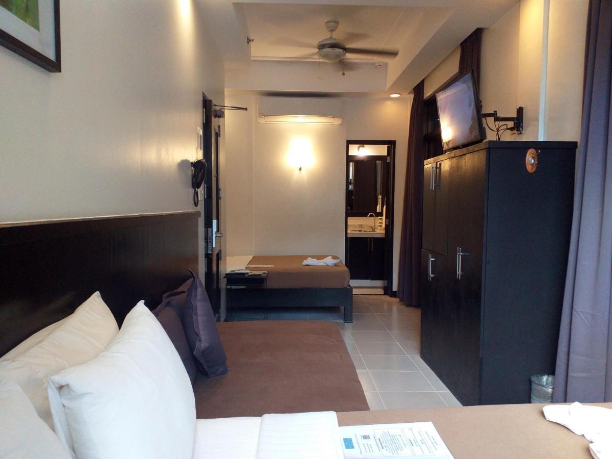 One Crescent Place Hotel Balabag  Zewnętrze zdjęcie